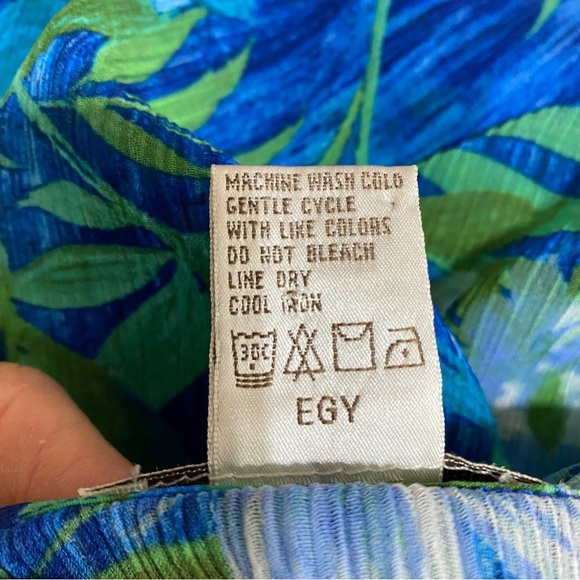 Draper’s & Damon’s Women’s Sheer Tropical Button Down Blouse - Picture 6 of 6